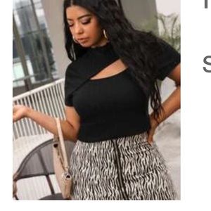 Lettuce trim cutout tee. NWOT